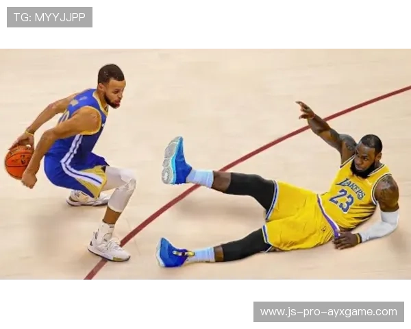 库里晃开对手飘逸三分命中，勇士再起高潮